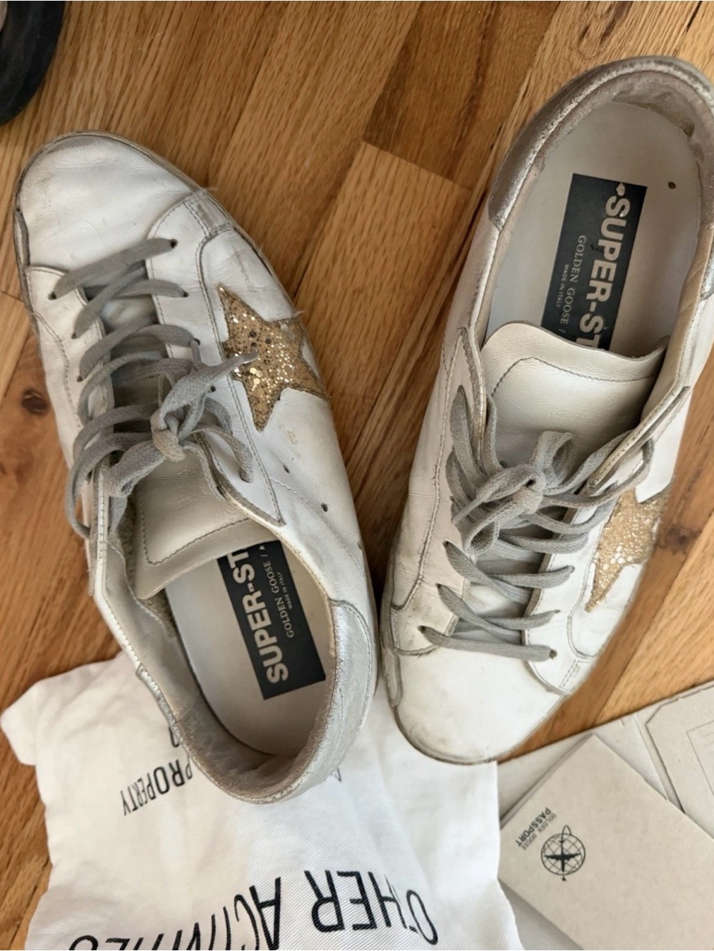 Golden Goose Cream White Sneakers with Gold Star - Picture 3 of 7